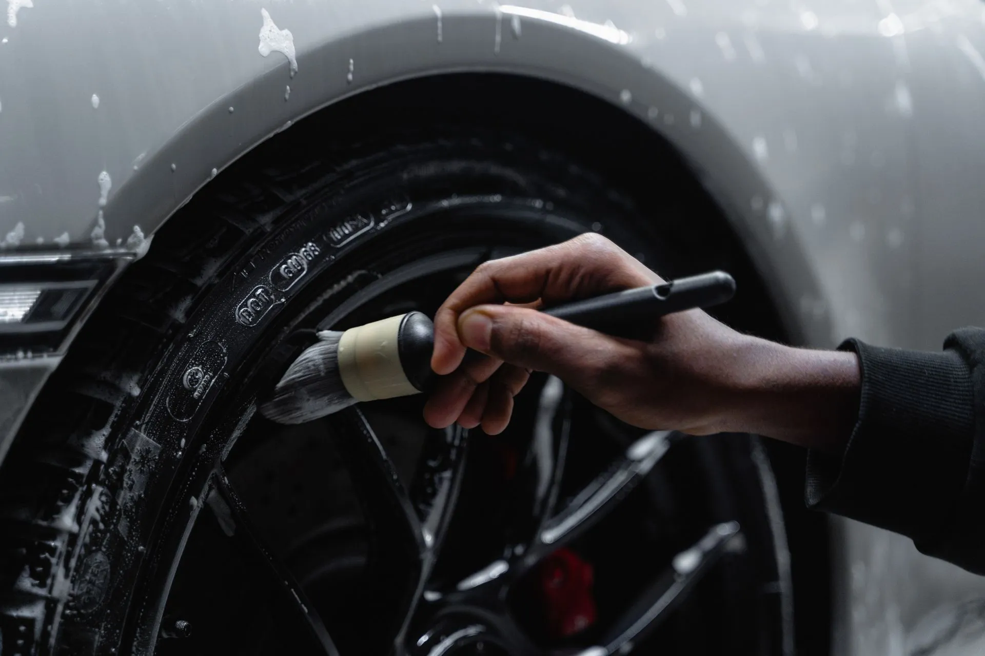 Detaliu jante curatare Detailing Auto Bucuresti